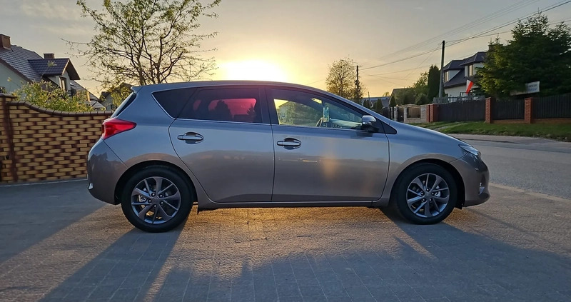 Toyota Auris cena 34900 przebieg: 225000, rok produkcji 2013 z Libiąż małe 232